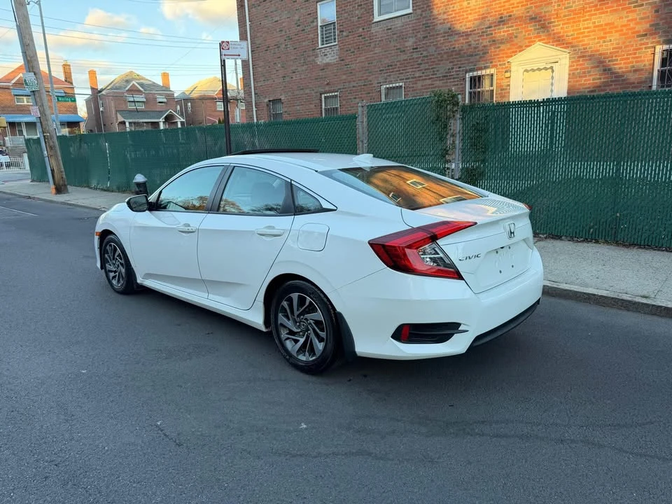 2017 Honda Civic 10th Gen - Image 5 of 10