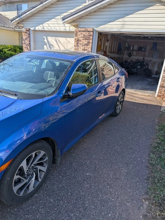 2017 Honda Civic 10th Gen - Image 3 of 9