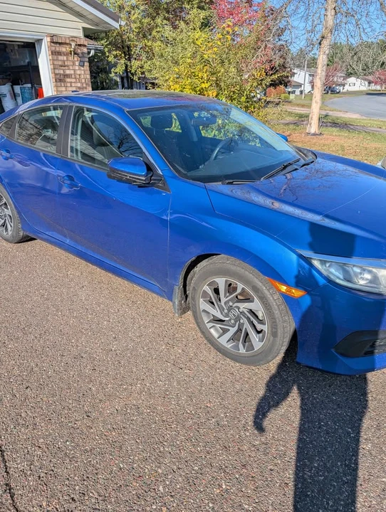 2017 Honda Civic 10th Gen - Image 2 of 9