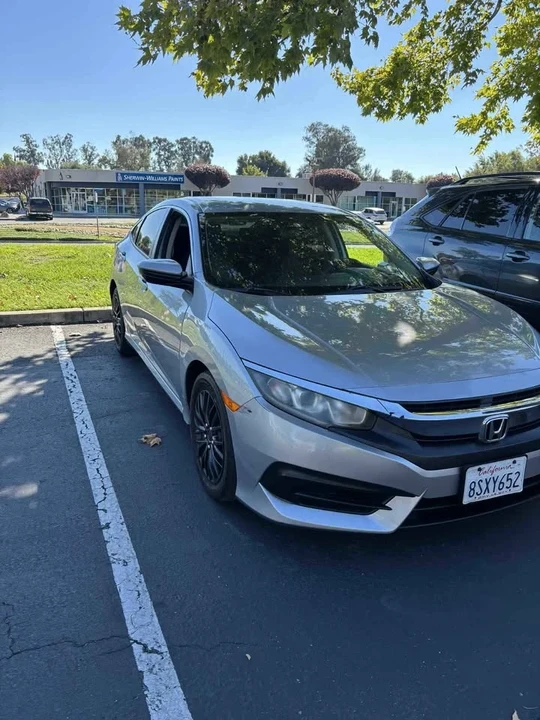 2017 Honda Civic 10th Gen - Image 10 of 16