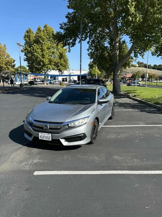 2017 Honda Civic 10th Gen - Image 2 of 16
