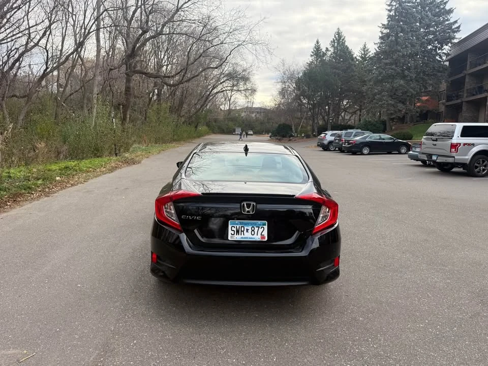 2017 Honda Civic 10th Gen - Image 4 of 9