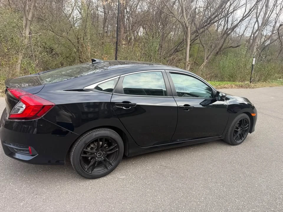 2017 Honda Civic 10th Gen - Image 5 of 9