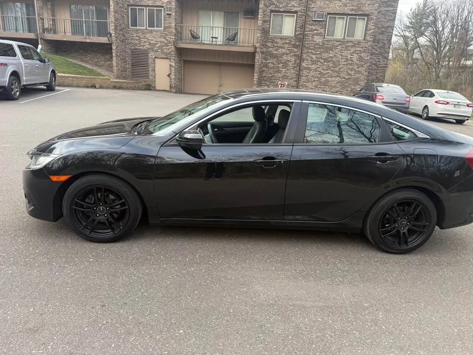 2017 Honda Civic 10th Gen - Image 3 of 9