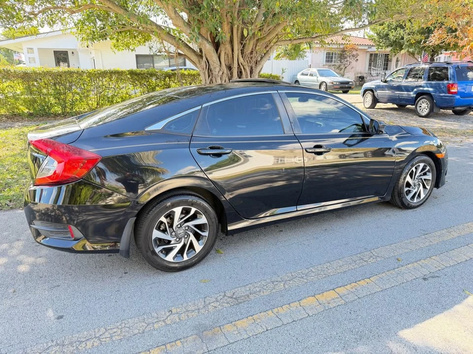 2017 Honda Civic 10th Gen - Image 11 of 20