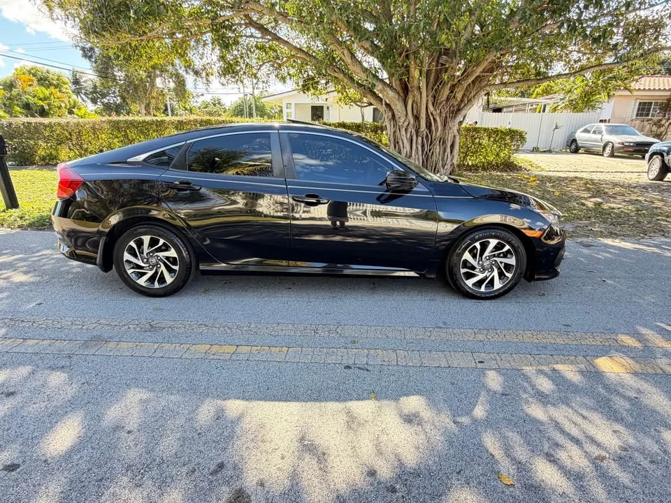 2017 Honda Civic 10th Gen - Image 9 of 20