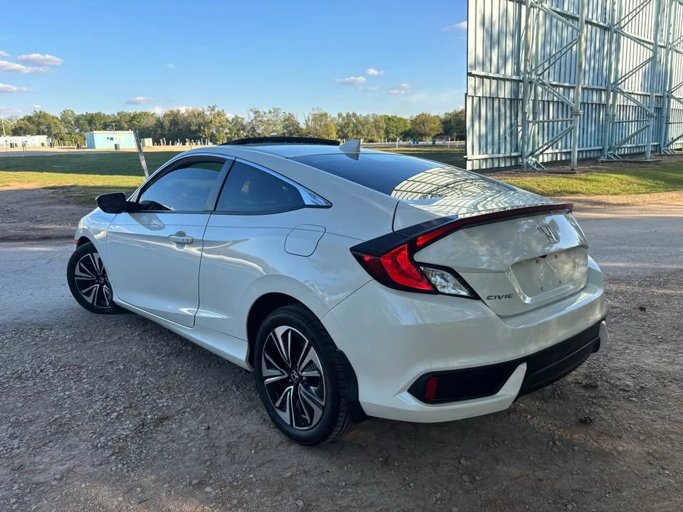 2017 Honda Civic 10th Gen - Image 12 of 15
