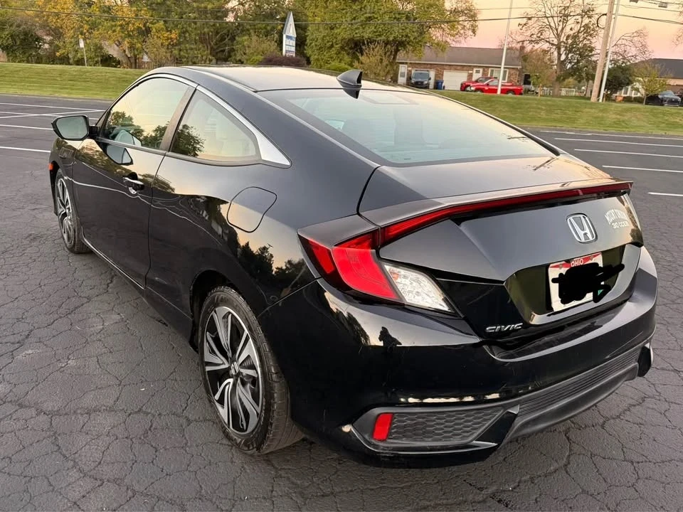 2017 Honda Civic 10th Gen - Image 5 of 11