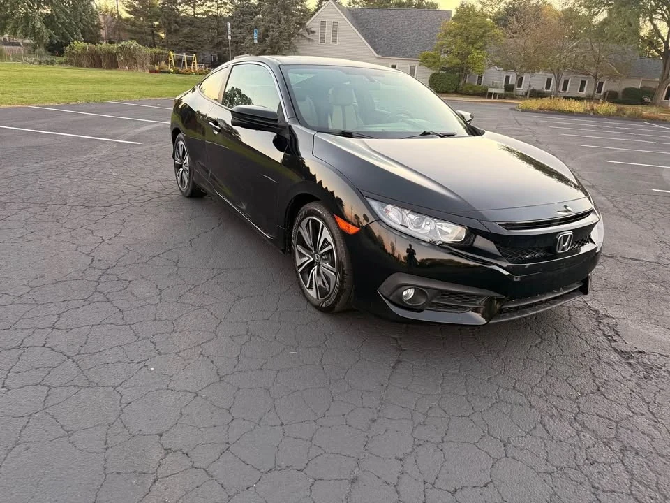 2017 Honda Civic 10th Gen - Image 3 of 11