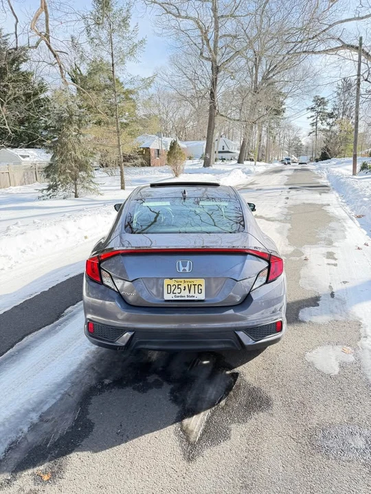 2017 Honda Civic 10th Gen - Image 5 of 17