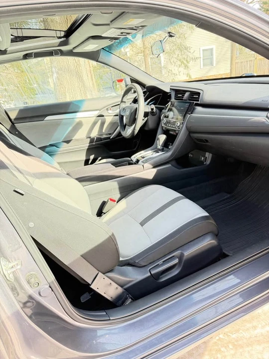 2017 Honda Civic 10th Gen - Image 8 of 17