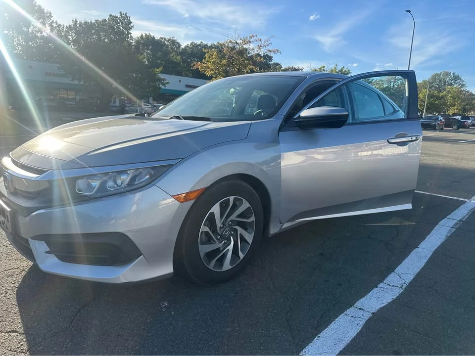 2017 Honda Civic 10th Gen - Image 7 of 8
