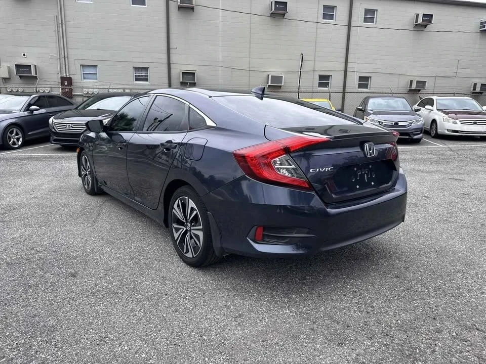 2017 Honda Civic 10th Gen - Image 6 of 13