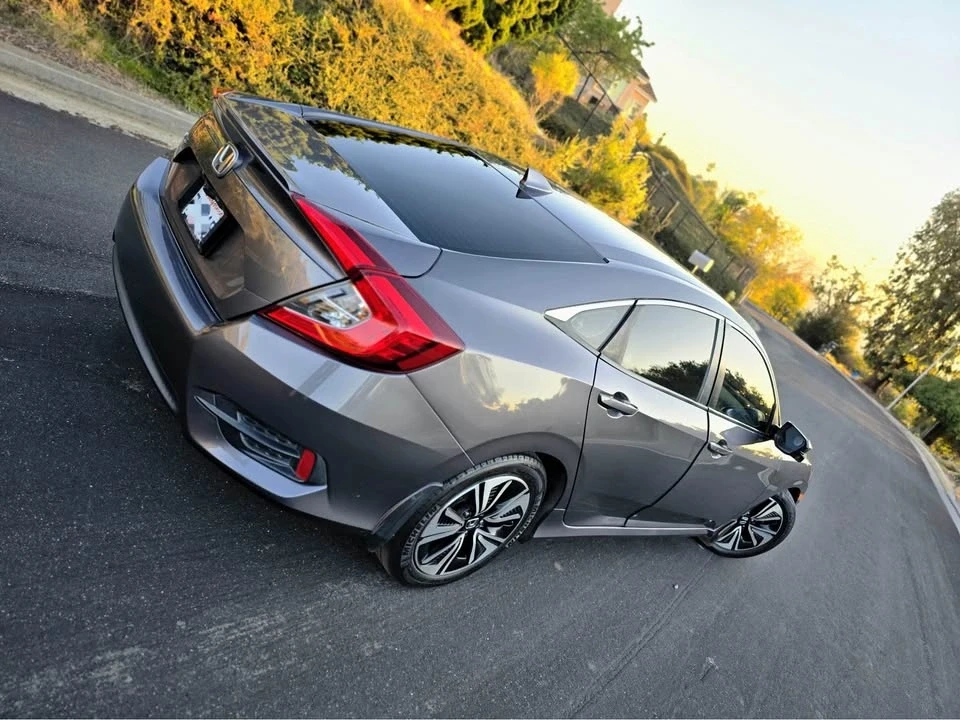 2017 Honda Civic 10th Gen - Image 7 of 19