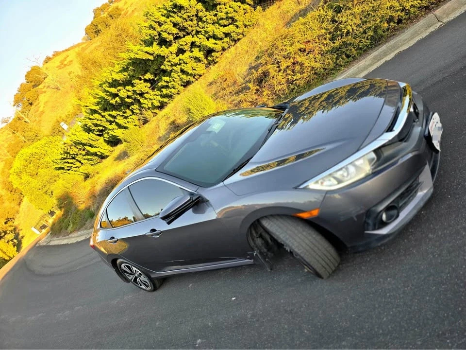 2017 Honda Civic 10th Gen - Image 3 of 19