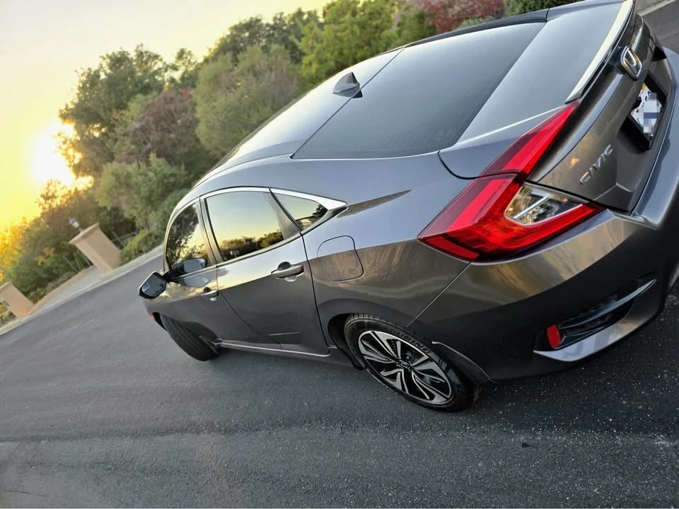2017 Honda Civic 10th Gen - Image 12 of 19