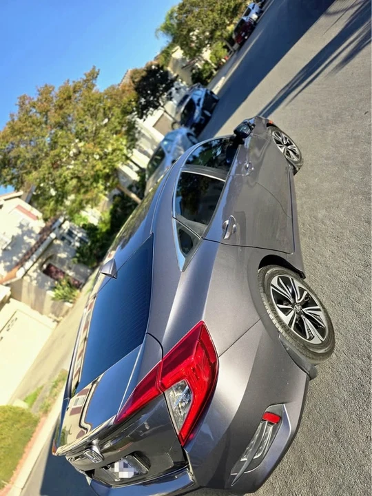 2017 Honda Civic 10th Gen - Image 13 of 19