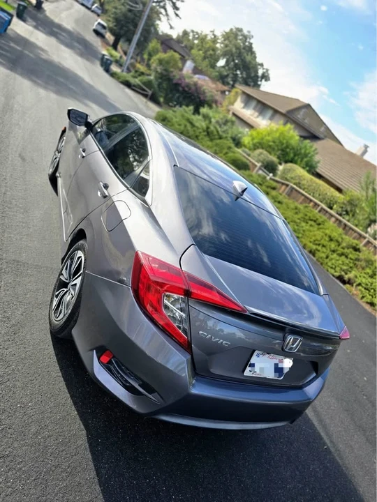 2017 Honda Civic 10th Gen - Image 9 of 19