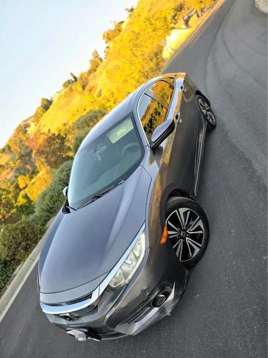 2017 Honda Civic 10th Gen - Image 4 of 19