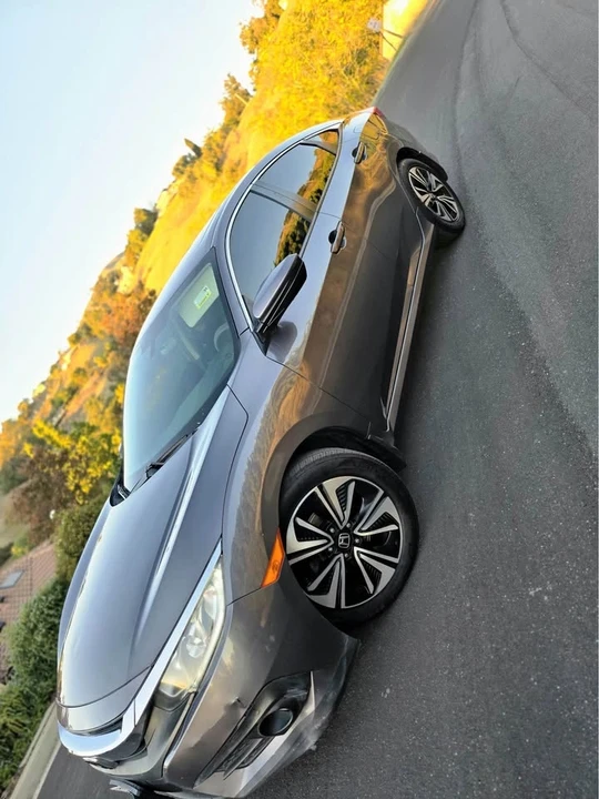 2017 Honda Civic 10th Gen - Image 8 of 19