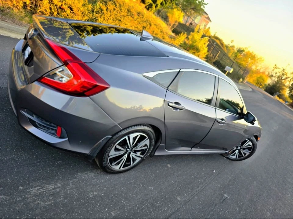 2017 Honda Civic 10th Gen - Image 10 of 19