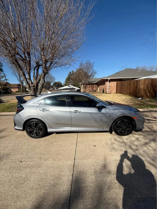 2017 Honda Civic 10th Gen - Image 3 of 11