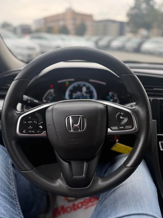 2017 Honda Civic 10th Gen - Image 9 of 17