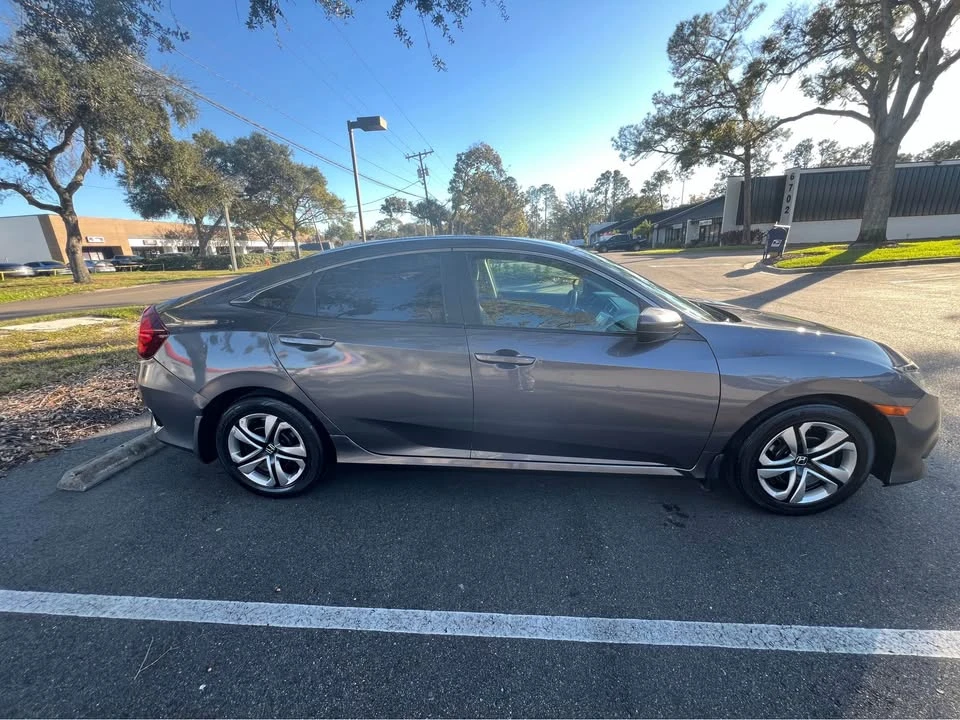 2017 Honda Civic 10th Gen - Image 5 of 15