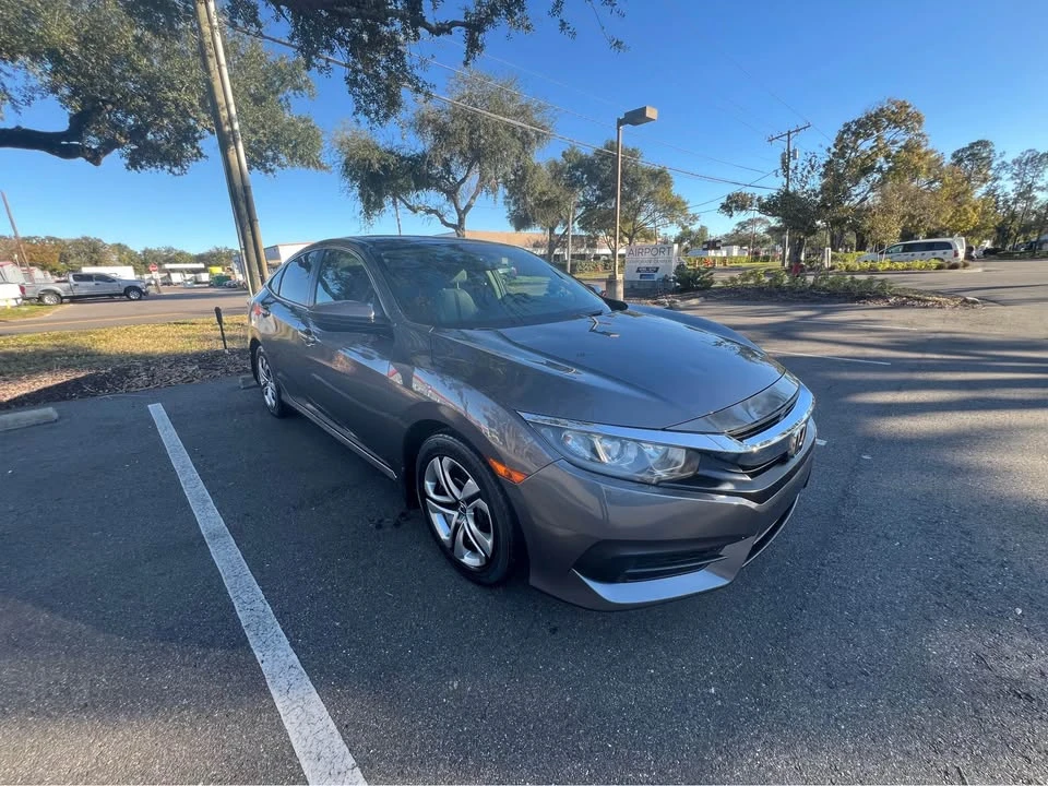 2017 Honda Civic 10th Gen - Image 9 of 15