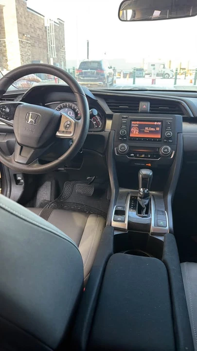 2017 Honda Civic 10th Gen - Image 8 of 9