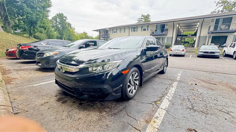 2017 Honda Civic 10th Gen - Image 5 of 10