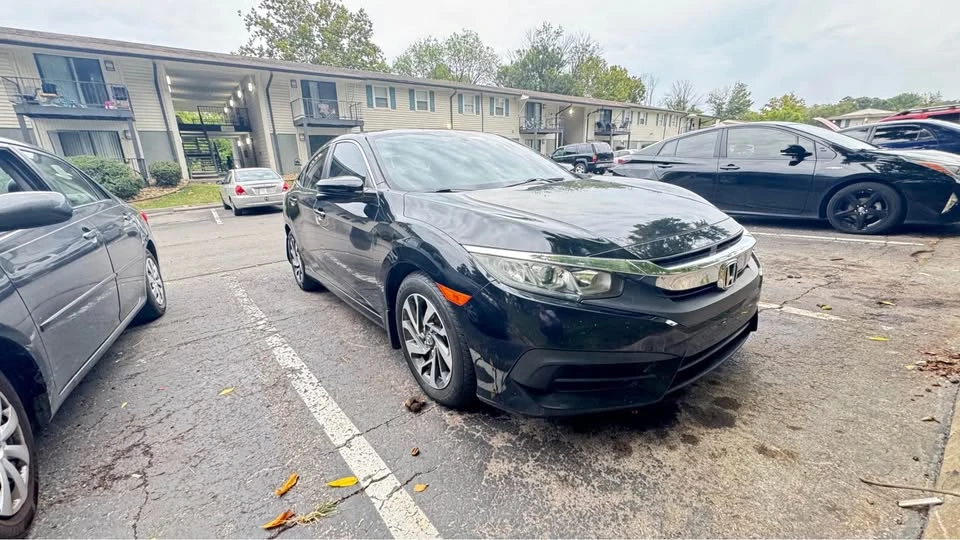2017 Honda Civic 10th Gen - Image 2 of 10