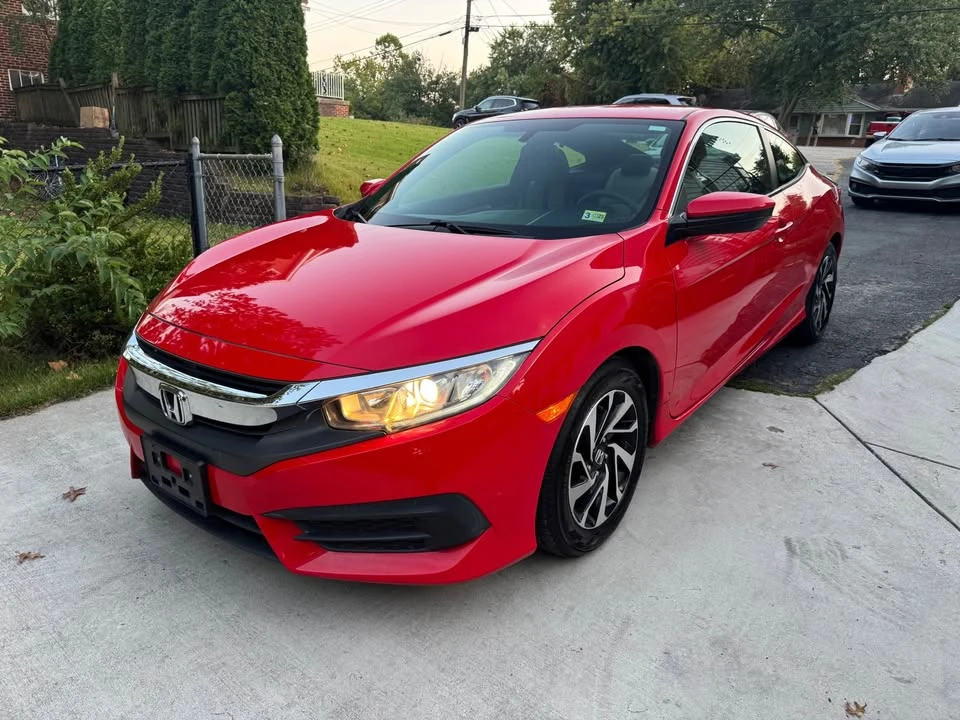 2017 Honda Civic 10th Gen - Image 9 of 10