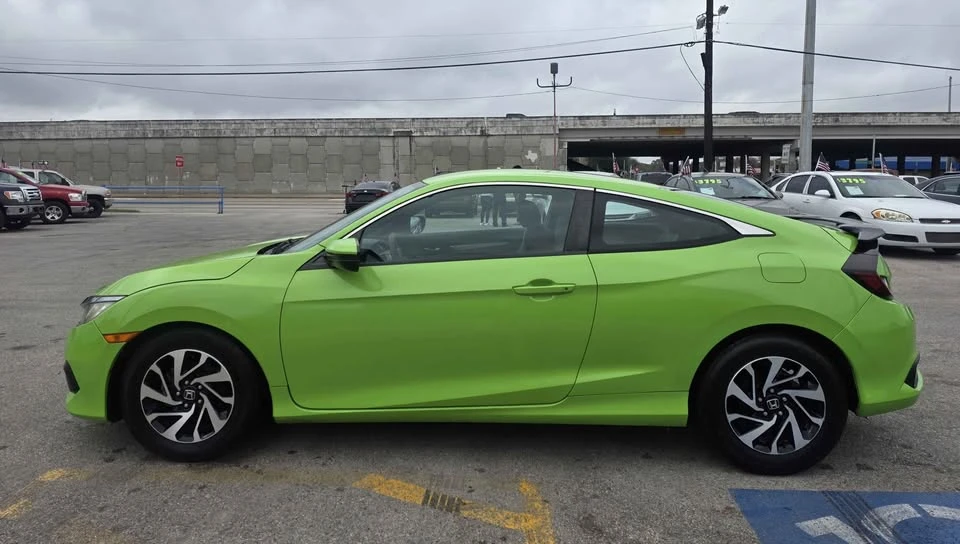2017 Honda Civic 10th Gen - Image 10 of 15