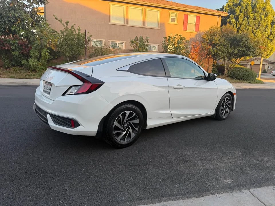 2017 Honda Civic 10th Gen - Image 7 of 12
