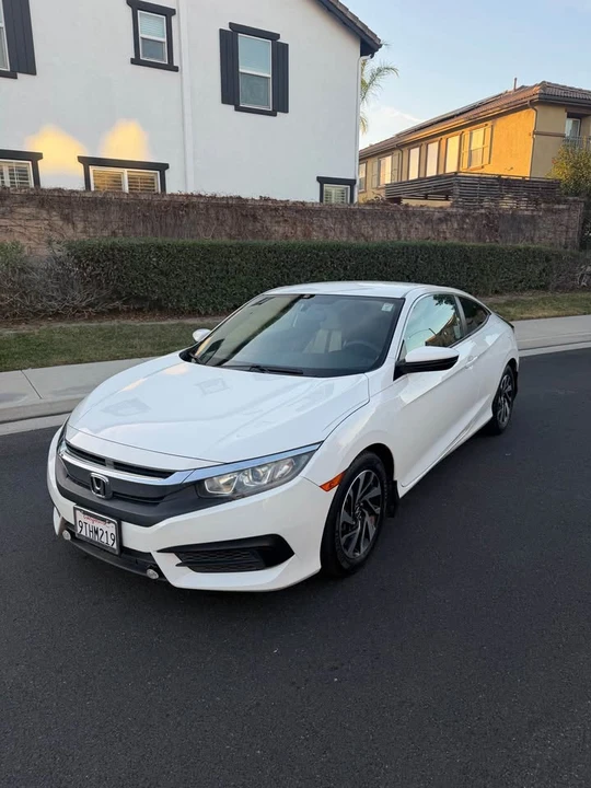 2017 Honda Civic 10th Gen - Image 3 of 12
