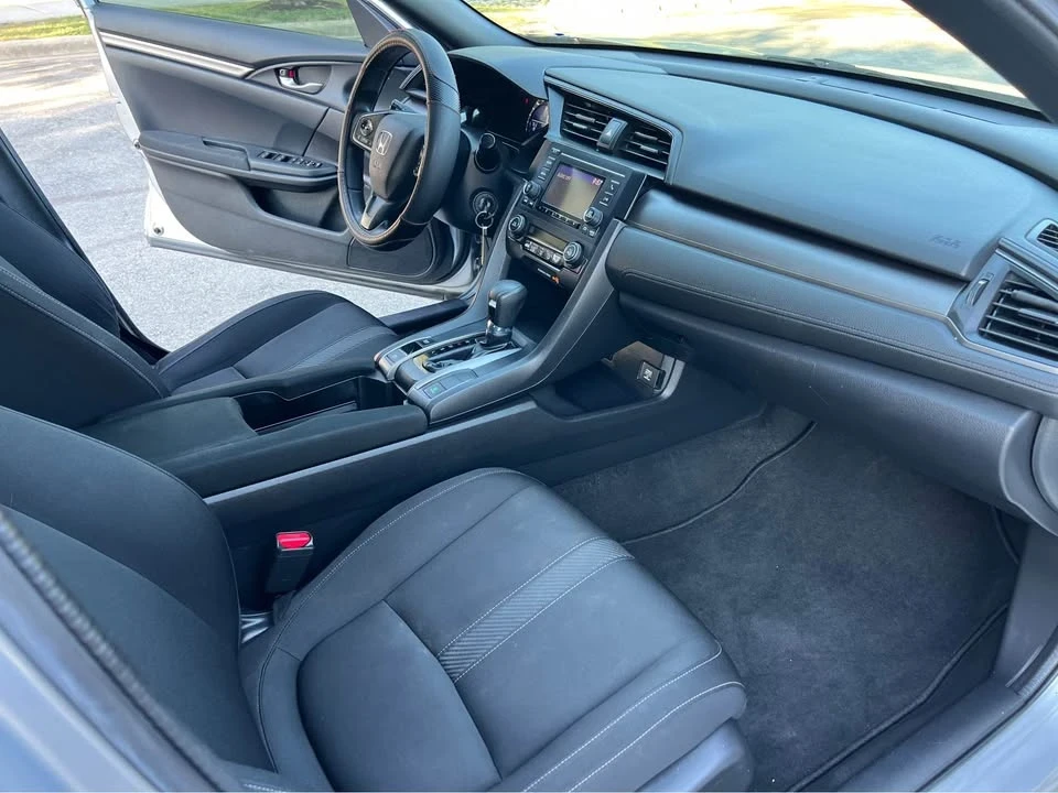 2017 Honda Civic 10th Gen - Image 13 of 16