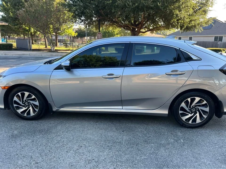 2017 Honda Civic 10th Gen - Image 9 of 16