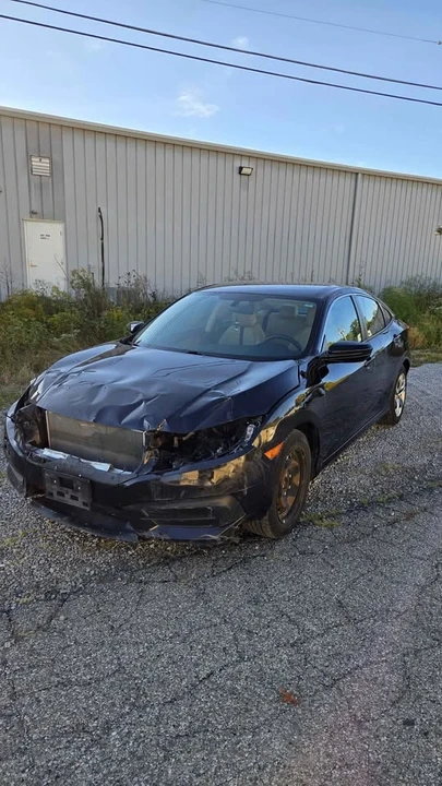 2017 Honda Civic 10th Gen - Image 2 of 9