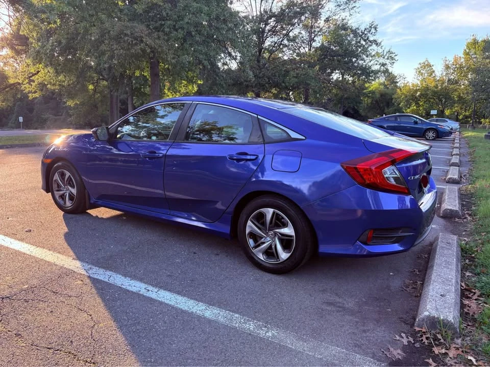 2017 Honda Civic 10th Gen - Image 2 of 8