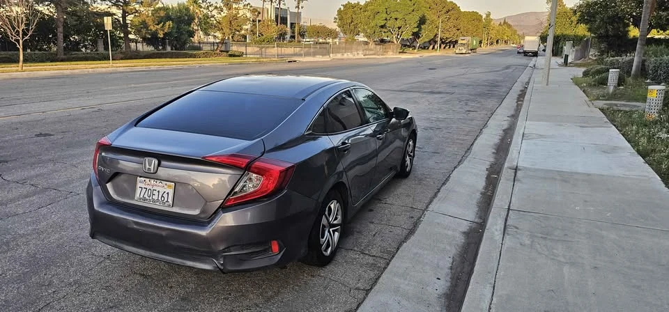 2017 Honda Civic 10th Gen - Image 7 of 16