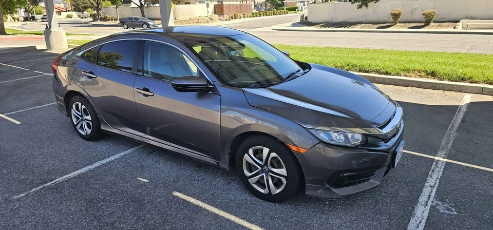 2017 Honda Civic 10th Gen - Image 5 of 13