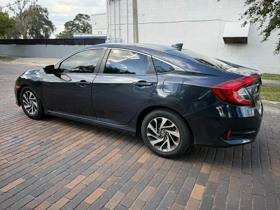 2017 Honda Civic 10th Gen - Image 10 of 20