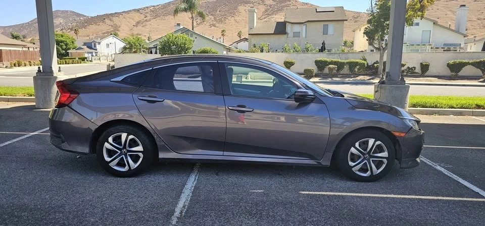 2017 Honda Civic 10th Gen - Image 6 of 13