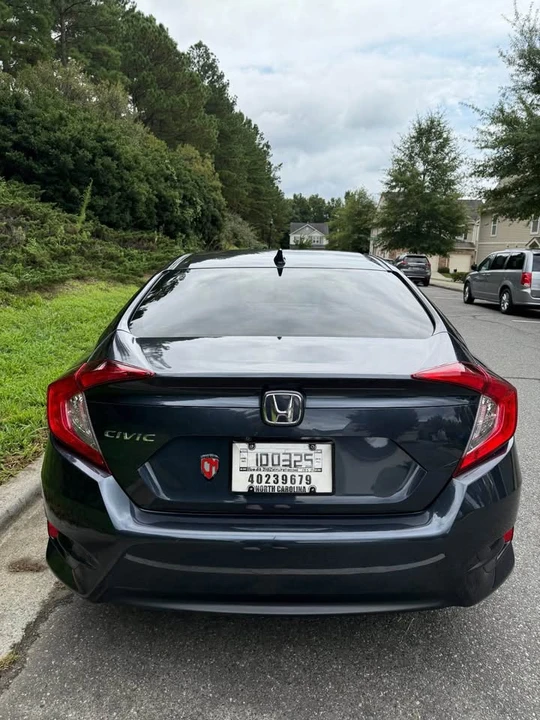 2017 Honda Civic 10th Gen - Image 4 of 11