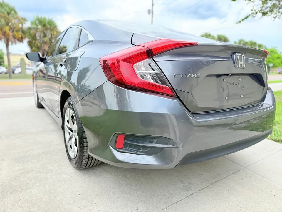 2017 Honda Civic 10th Gen - Image 5 of 15