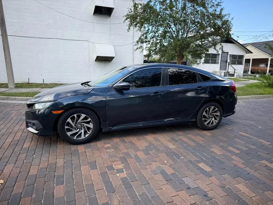 2017 Honda Civic 10th Gen - Image 9 of 20