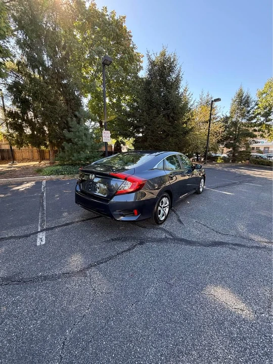2017 Honda Civic 10th Gen - Image 3 of 11