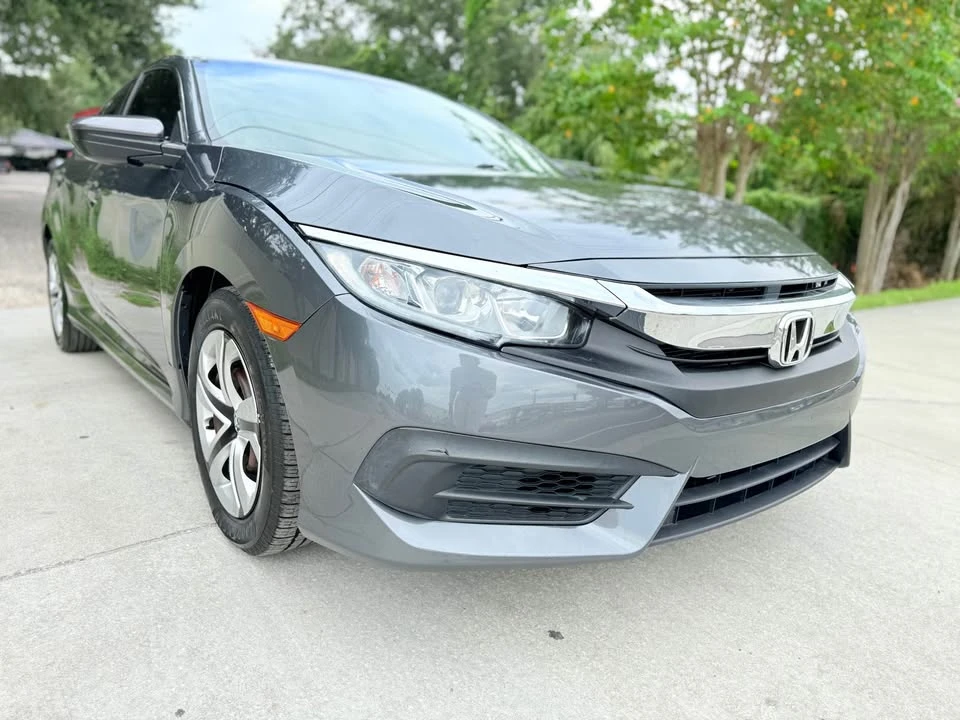 2017 Honda Civic 10th Gen - Image 9 of 15