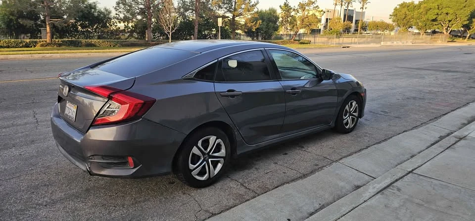 2017 Honda Civic 10th Gen - Image 9 of 16